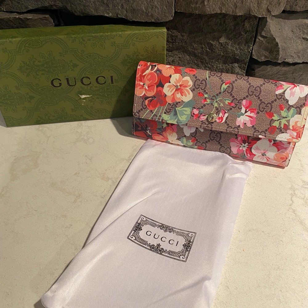 Gucci blossom wallet